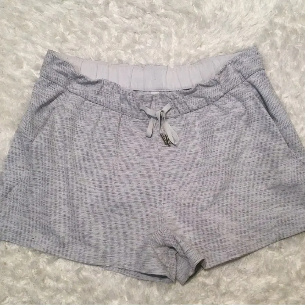 Lululemon On The Fly Shorts 2.5 Size 12 Activewear Drawstrings
